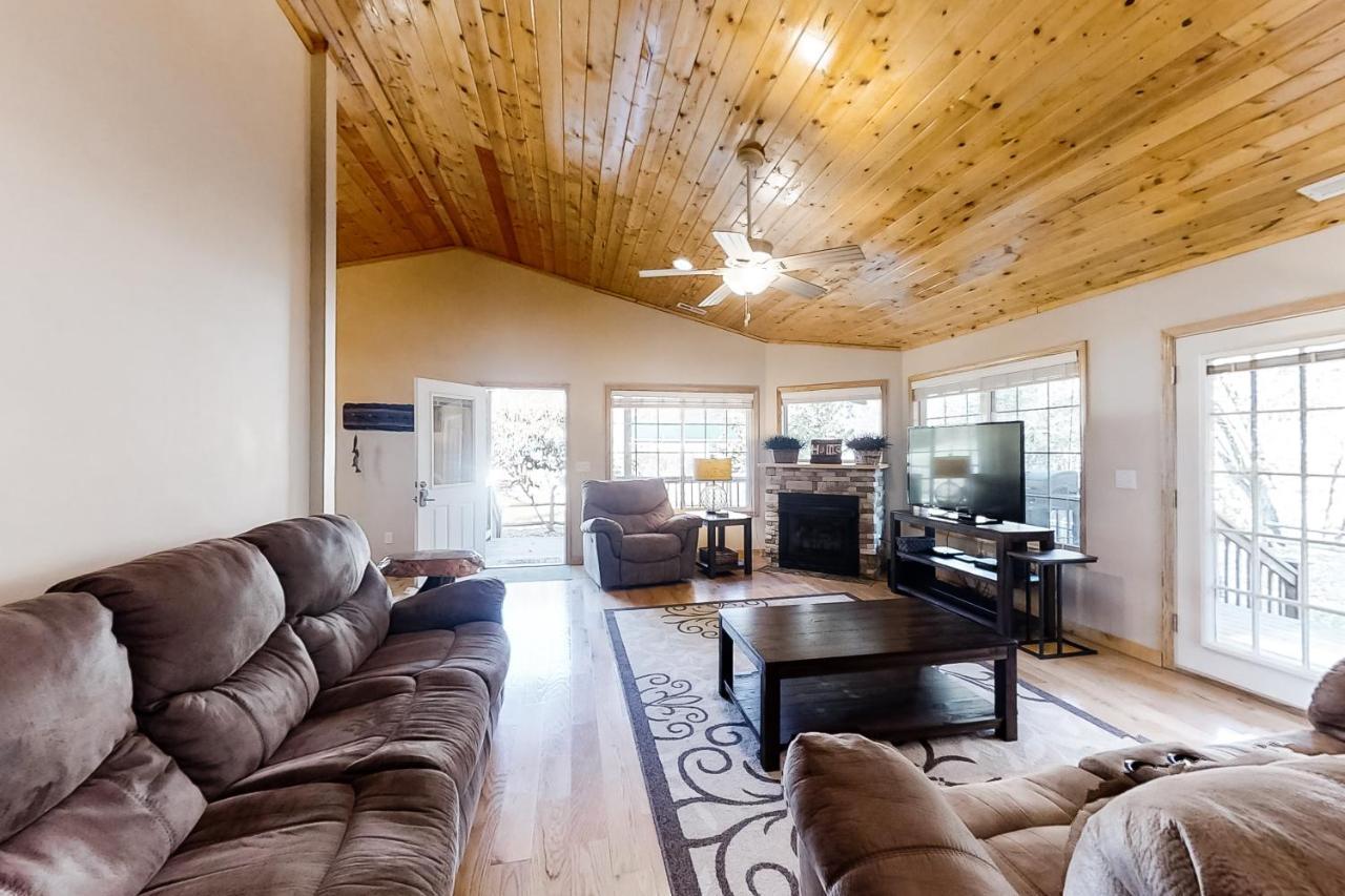 3 Bed 2 Bath Vacation Home In Whittier Exterior photo